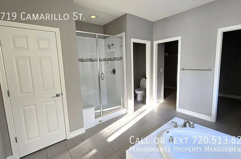 11719 Camarillo St — Photo 23