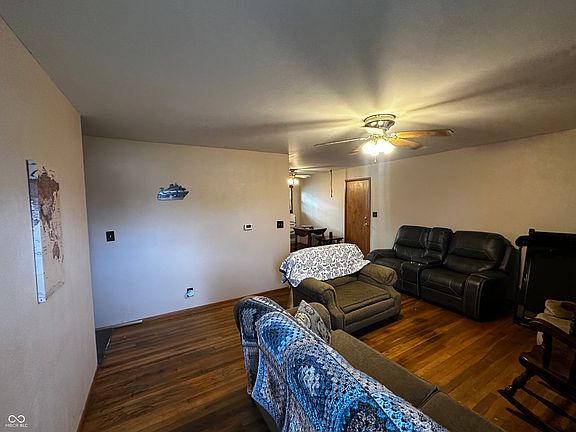 4th image of 608 E Greenview Dr