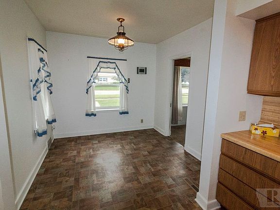 3rd image of 619 Pine St