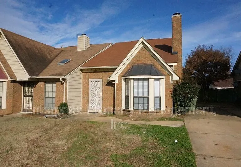 5788 Plum Valley Dr — Photo 1