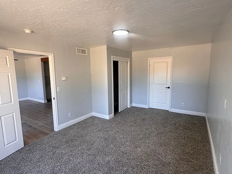 2719 E Norwich Ave — Photo 12