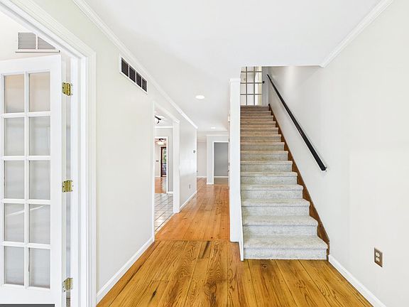 3rd image of 23735 Woods Dr