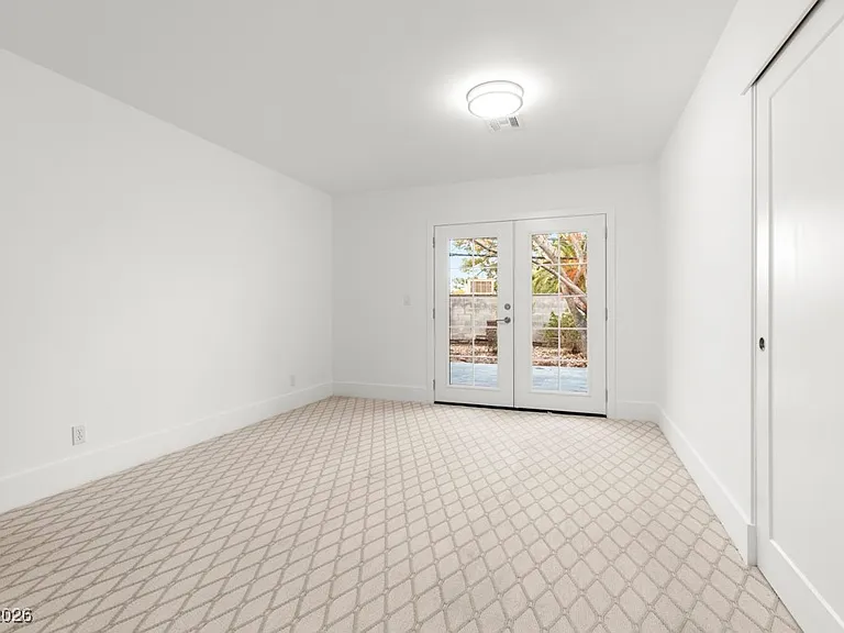 1621 Franklin Ave — Photo 32