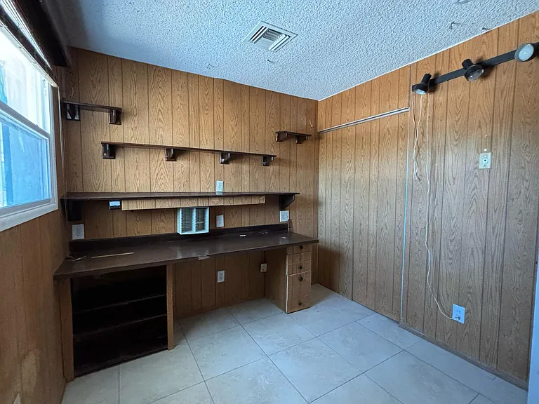 7821 W Clarendon Ave — Photo 16