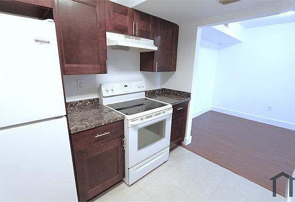 2nd image of 690 NW 114th Ave APT 202