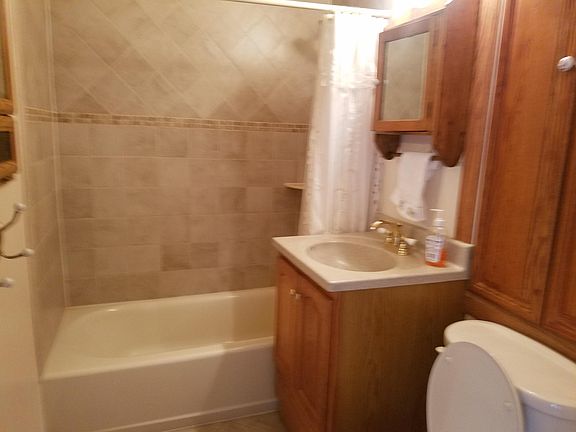 4th image of 38 Hickory Ln