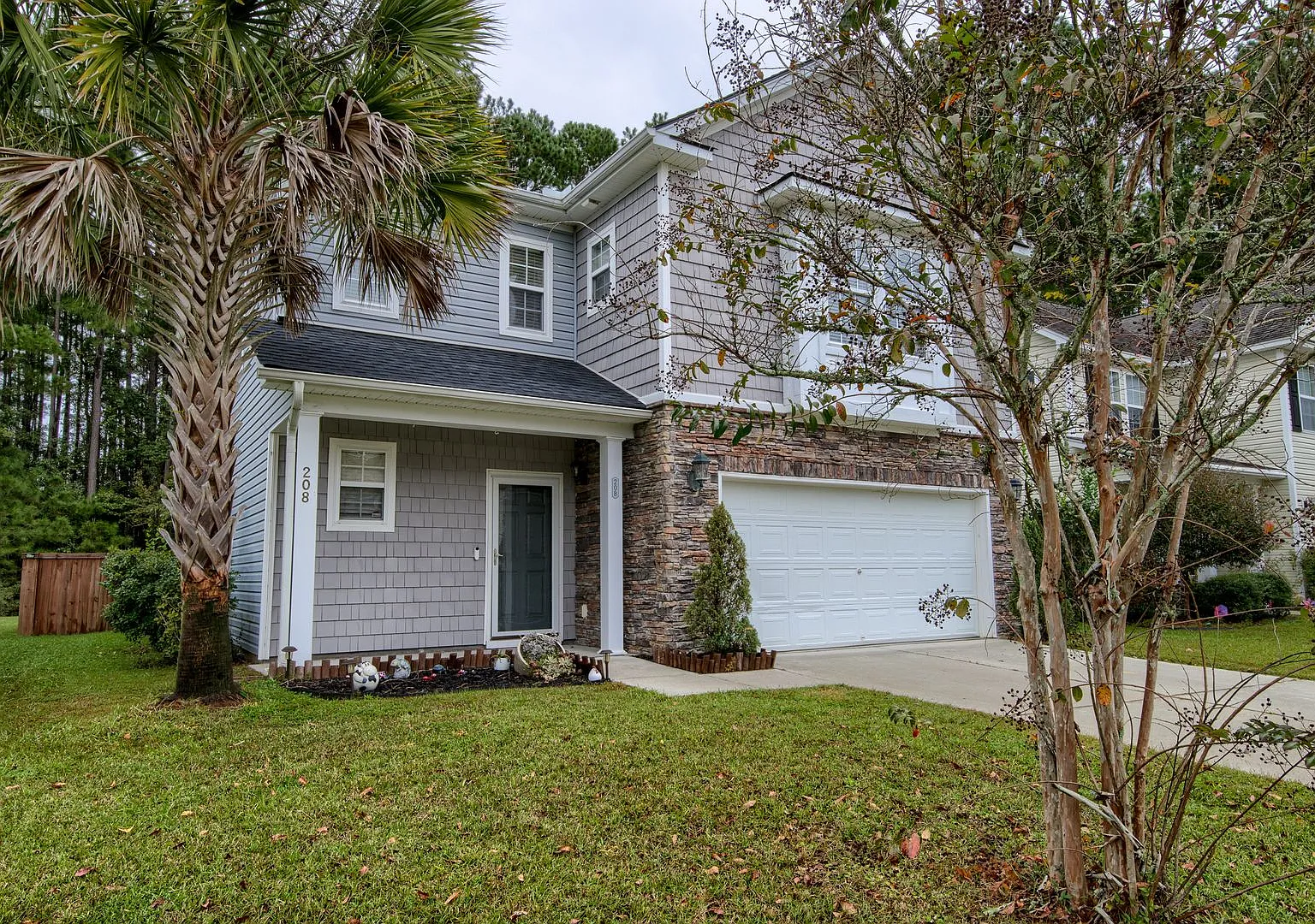 Spacious Home Near Foxbank Amenities — Photo 4
