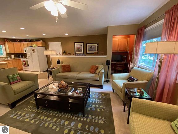 4th image of 5787 Schreck Ln