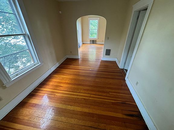 2nd image of 1260 Whalley Ave #2A