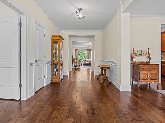 5th image of 116 Sweetshrub Rd
