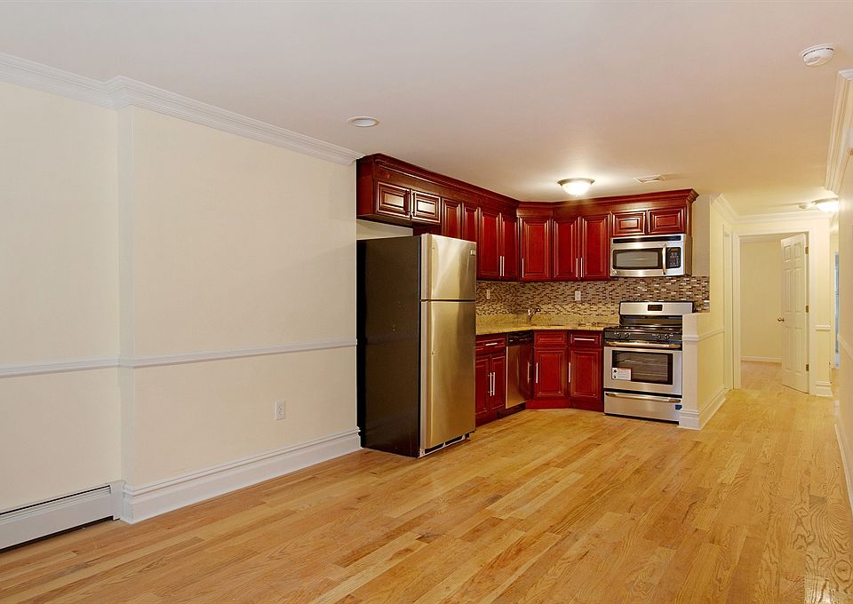 2nd image of 434A Marion St #1