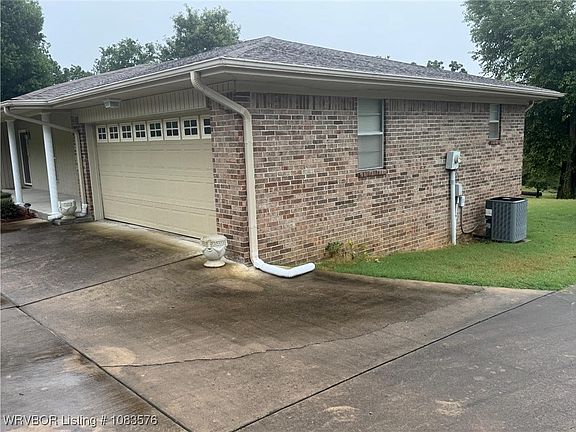 3rd image of 8 Westward Cir