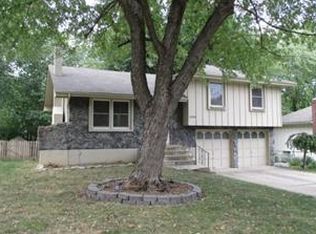 1308 SW Highland Dr, Lees Summit, MO 64081