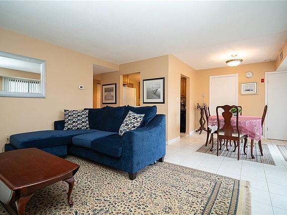 2nd image of 106 Brookwood Dr APT B
