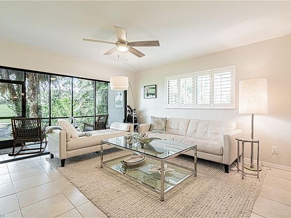 5th image of 746 Eagle Creek DR W #104