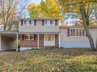 38 Old Coach Rd, Vernon, NJ 07462