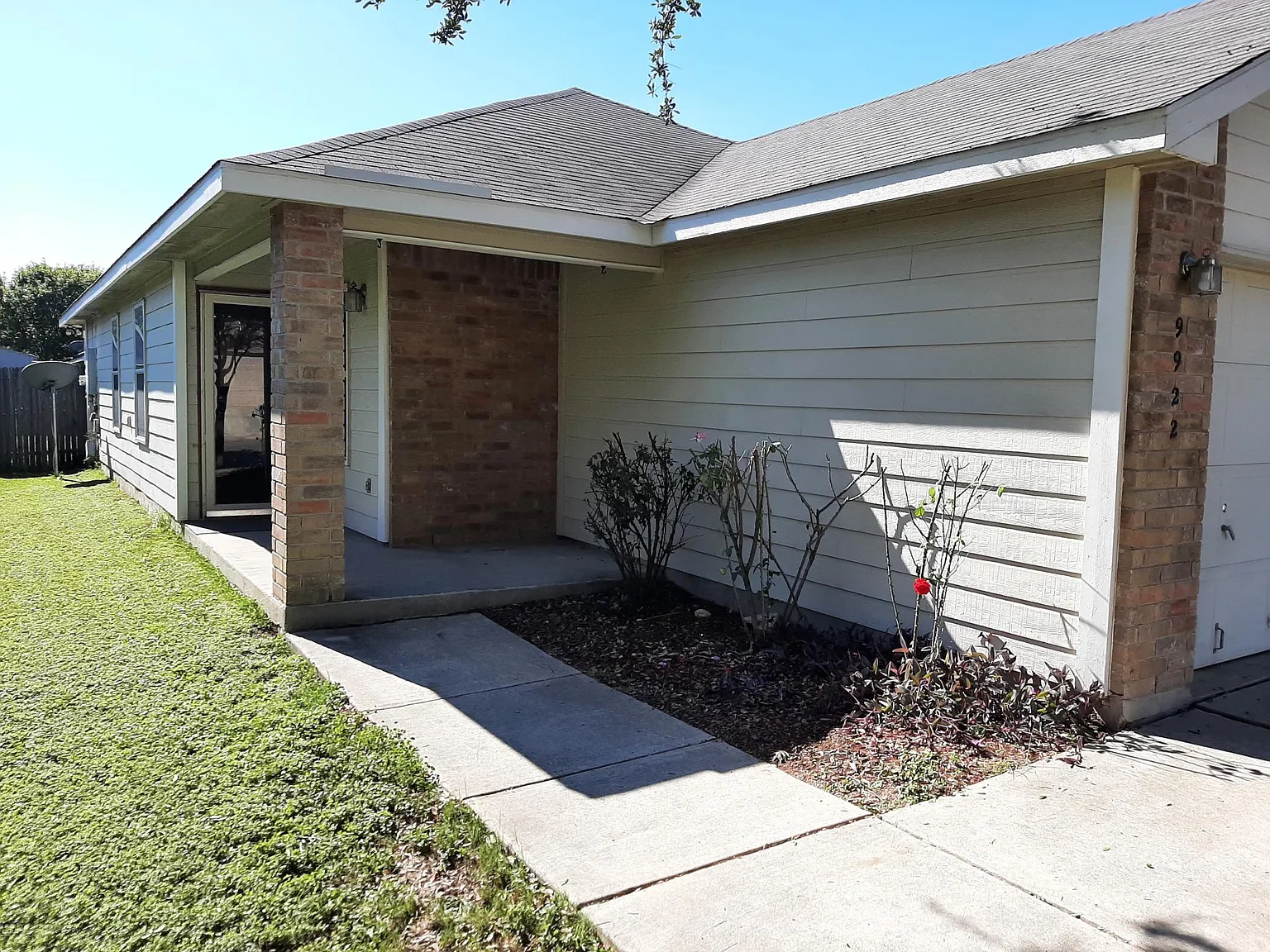 3 bed, 1196 sqft, $1,549 — Photo 3