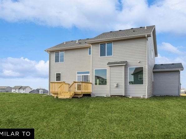 14524 N Valley Dr, Urbandale, IA 50323