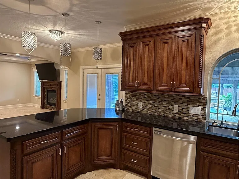 1710 Castlerock Dr — Photo 7