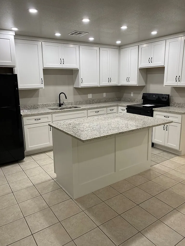 3 bed, 2.0 bath, 1354 sqft, $1,700 — Photo 2