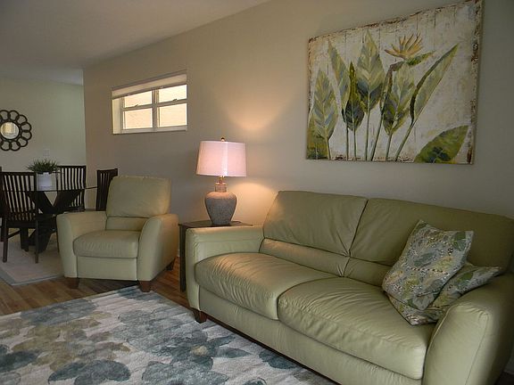 4th image of 311 N Grove Isle Cir