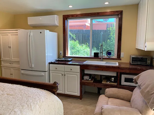 Studio, 250 sqft, $1,200 — Photo 2