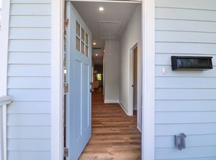 826 W Victory Dr, Savannah, GA 31415
