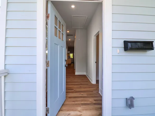 826 W Victory Dr, Savannah, GA 31415