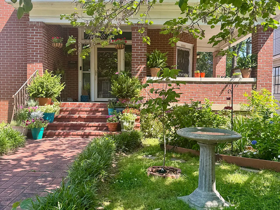 2020 Linden Ave