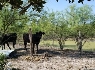 760 N Graytown Rd, Saint Hedwig, TX 78152