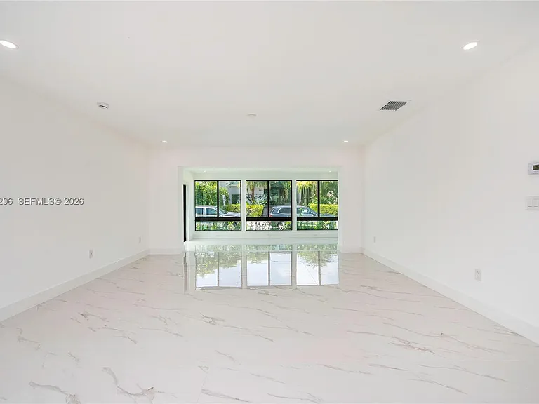 1621 S Treasure Dr — Photo 17