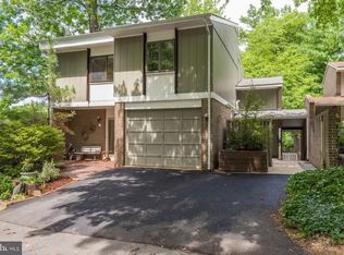 1609 Greenbriar Ct, Reston, VA 20190