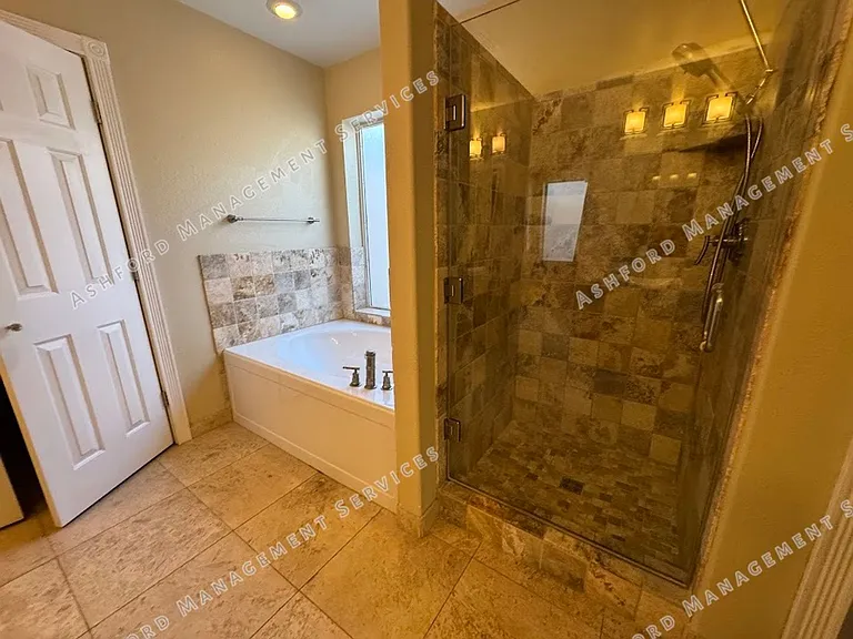 1510 E Charleston Ave — Photo 12