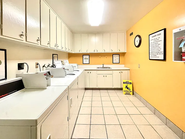 Excelsior Court — Photo 2