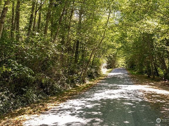 3rd image of 4045 Moraine Lane