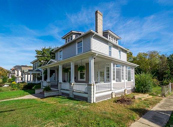 2nd image of 2601 Barton Ave