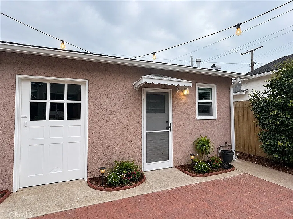 Studio, 350 sqft, $1,725 — Photo 1