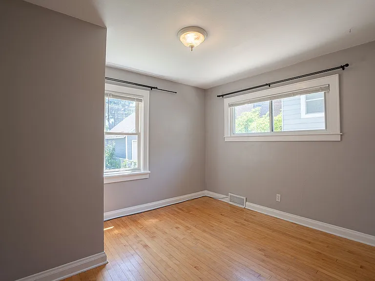523 E Henry Clay St — Photo 12