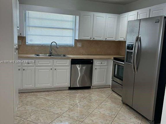 4th image of 208 SW 2nd Ave