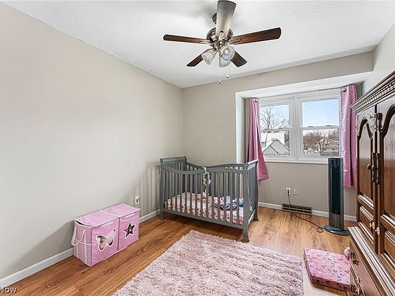 4th image of 580 Fieldstone Dr