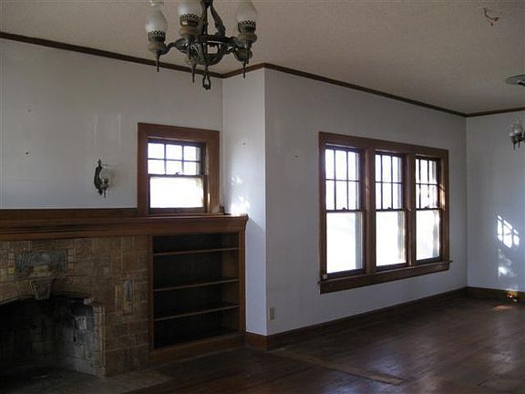 2nd image of 1412 E Broadway