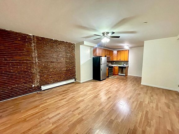 3rd image of 214 Hoyt St APT 2R