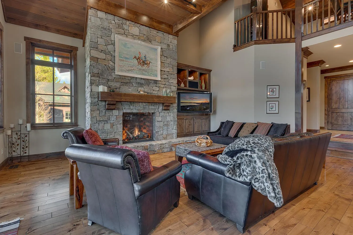 4 bed, 4250 sqft, $20,000 — Photo 1