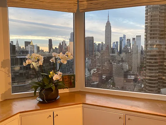 Rented by R New York | media 32