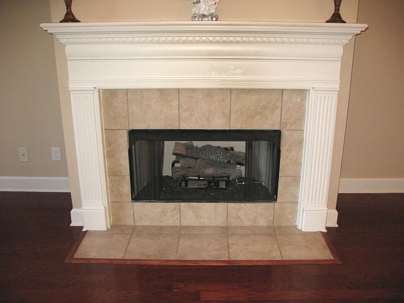 3rd image of 679 Longwood Pl