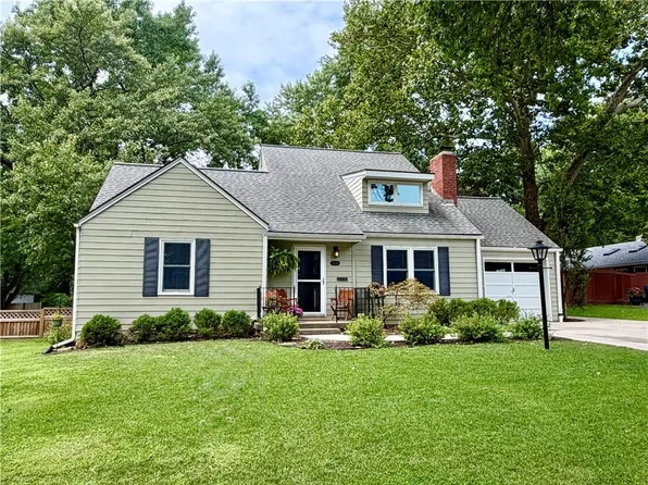 6710 Granada Ln, Prairie Village, KS 66208
