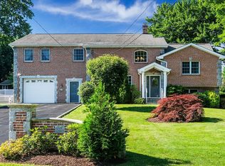 2 Thomas Pl, Valhalla, NY 10595