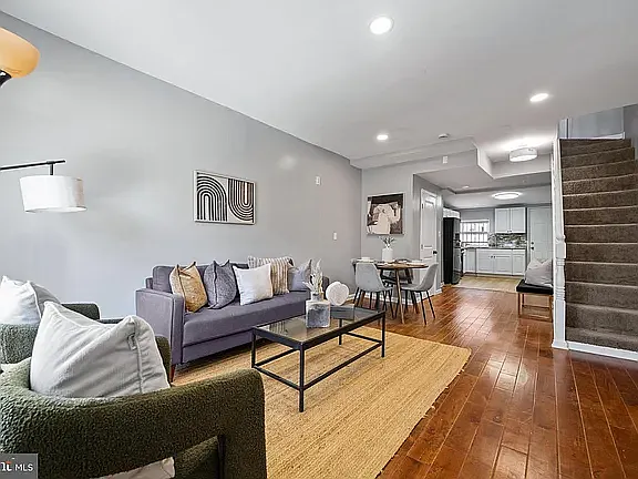1028 W Cross St — Photo 15