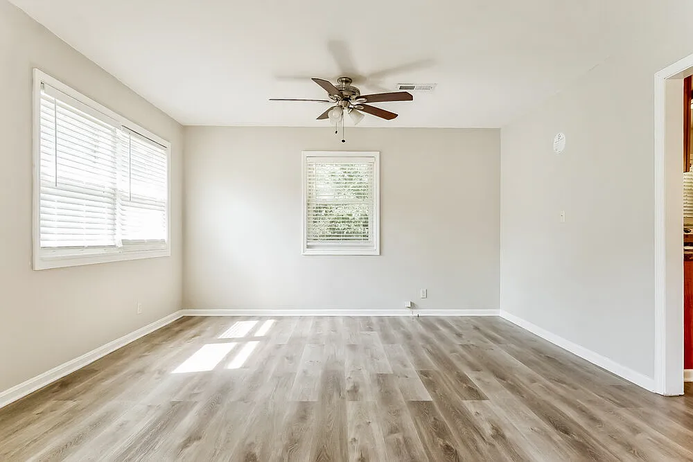 2 bed, 1.0 bath, 972 sqft, $1,680 — Photo 4