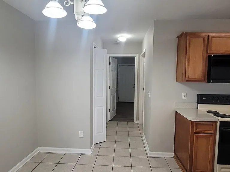 2525 Hartsfield Rd #8 — Photo 4